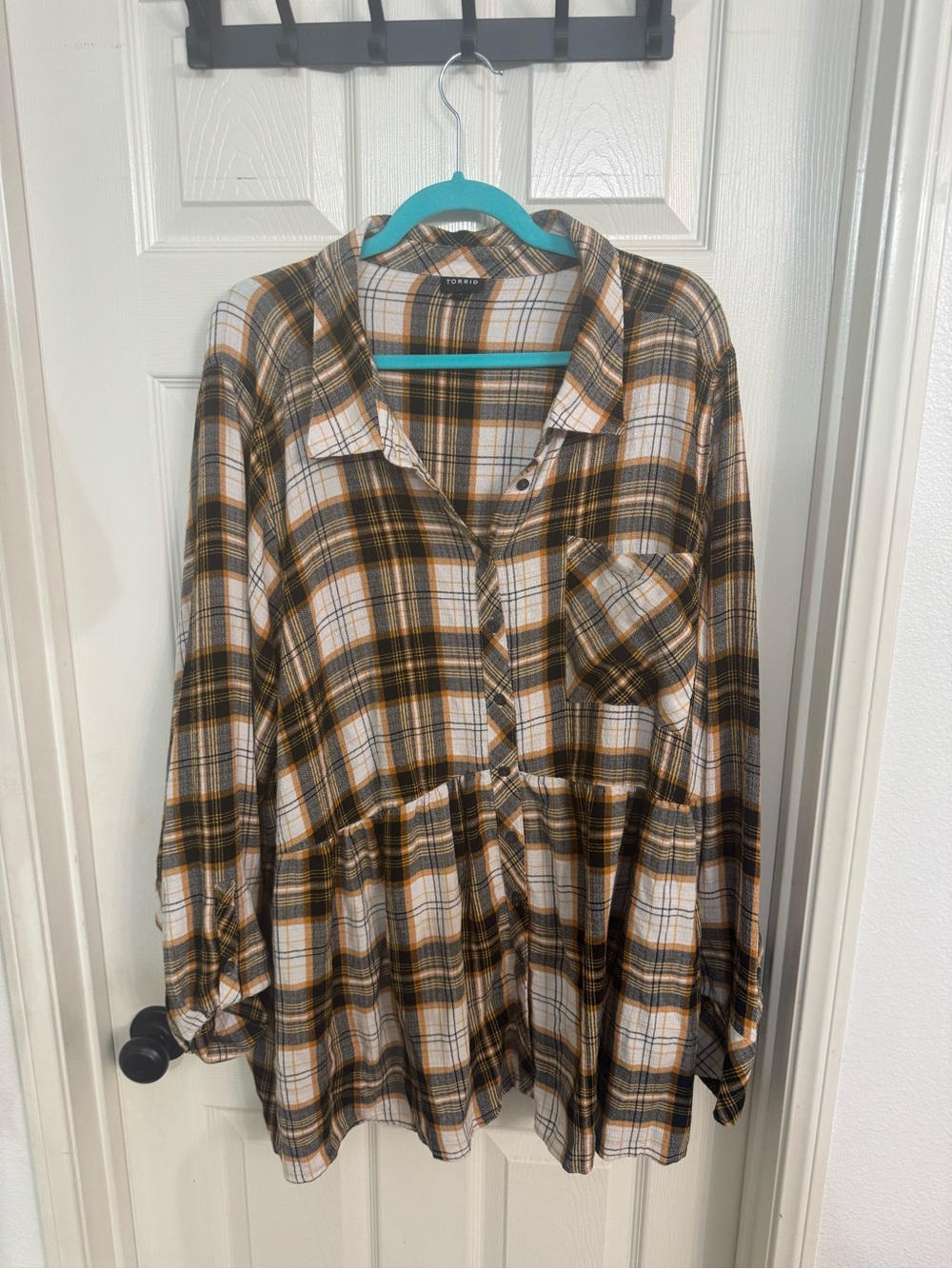 torrid Plaid Button-Front Shirt in Cream, Black & Brown